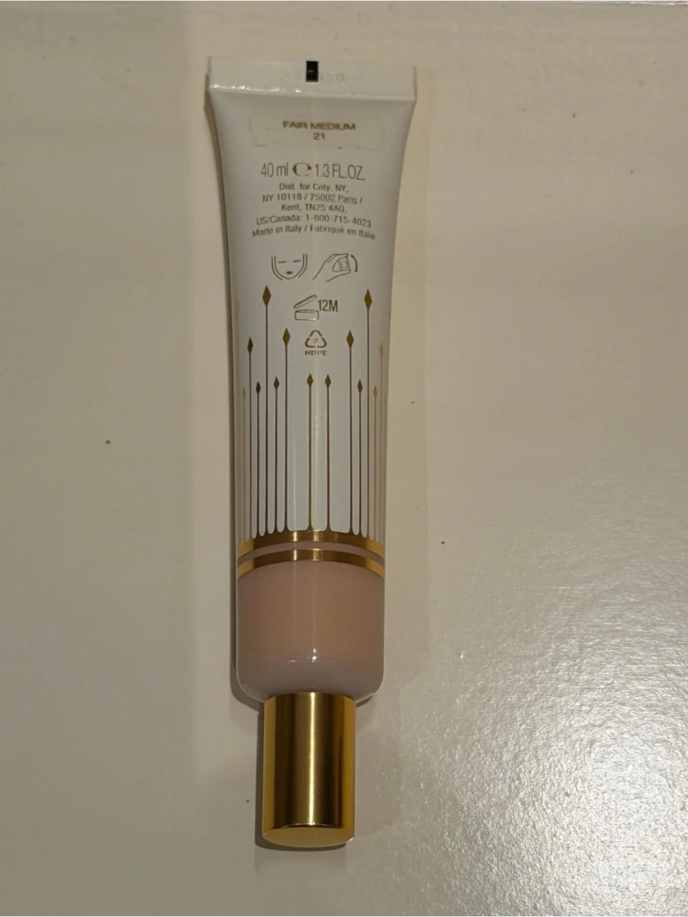 Gucci Glow Skin Tint Fair Medium 21